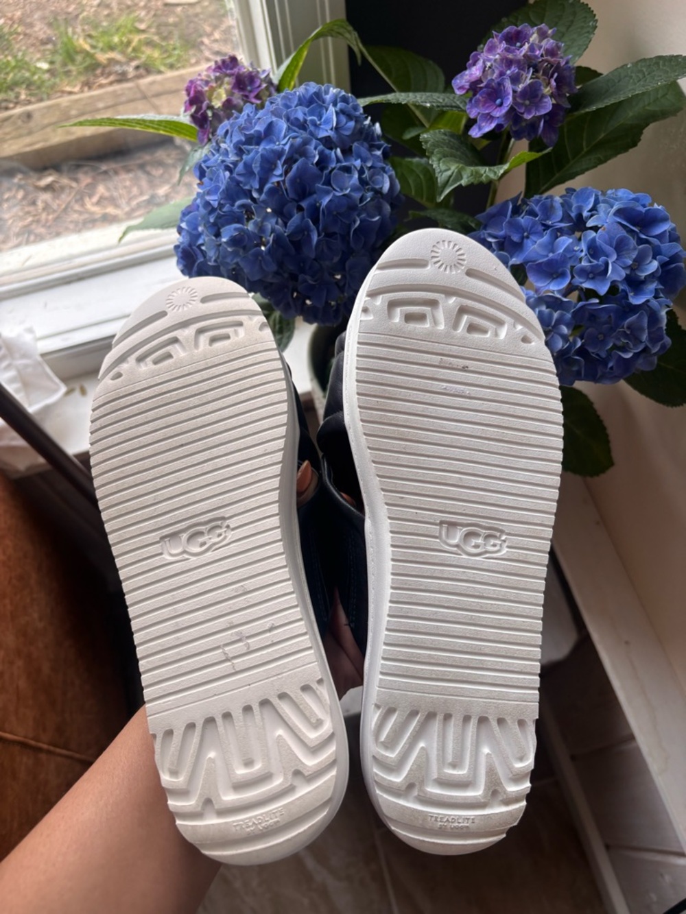 UGG | Zayne cross Band sandal | size 9 - Picture 5 of 6